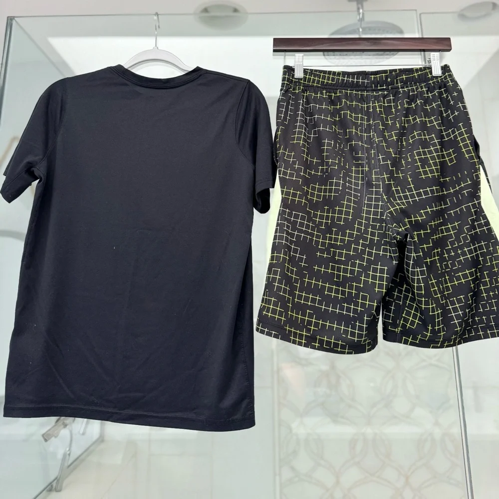 Nike Athletic Shorts/Top Set